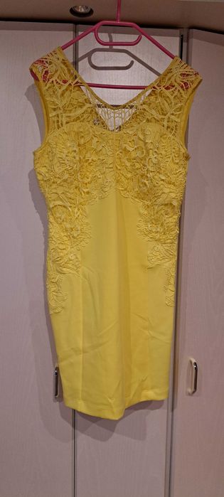 Żółta nowa sukienka