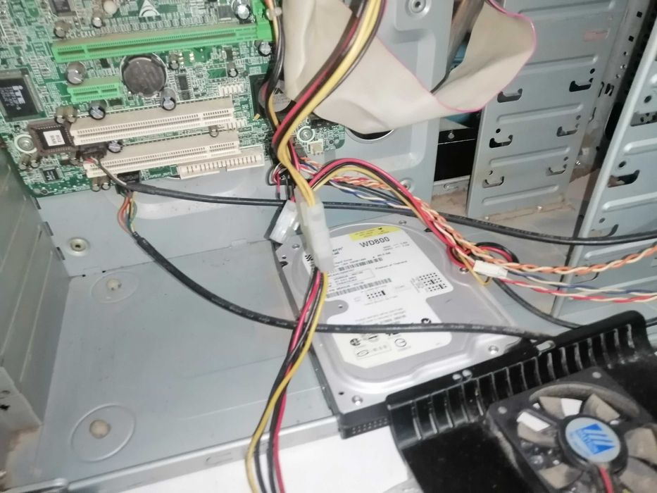 П К    Компьютера не рабочие 2 ШТ Мониторы