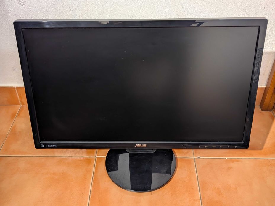 Monitor Asus 24" 144Hz em bom estado