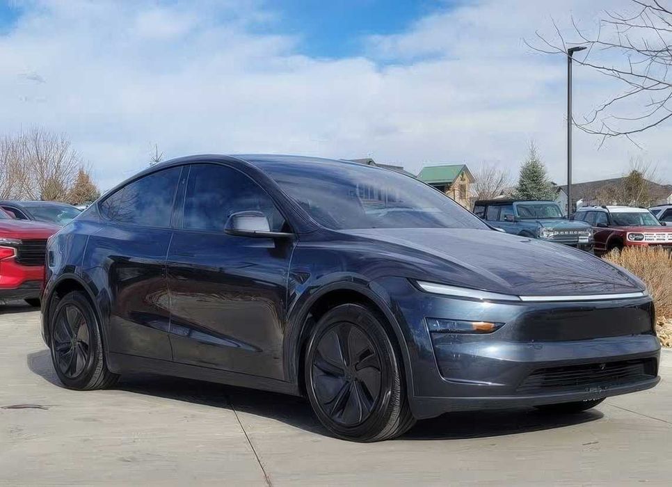 Tesla Model Y Long Range      2026
