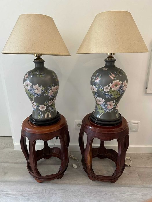 Par de Candeeiros de Mesa em Porcelana Pintada à Mão