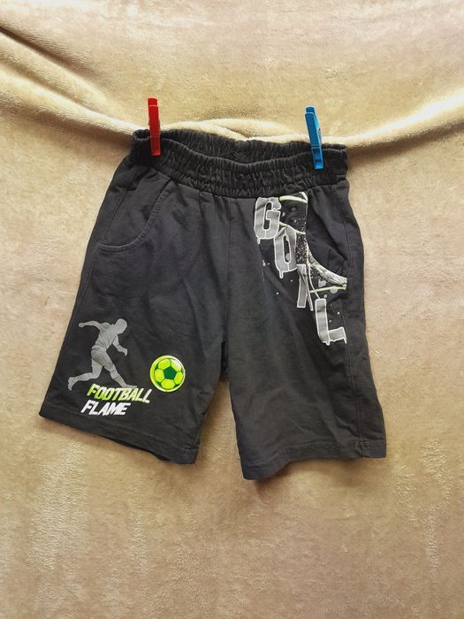 Czarne spodenki dresowe 122 7 lat