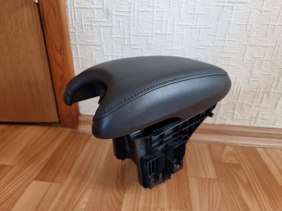 Подлокотик Honda HRV 2015+
