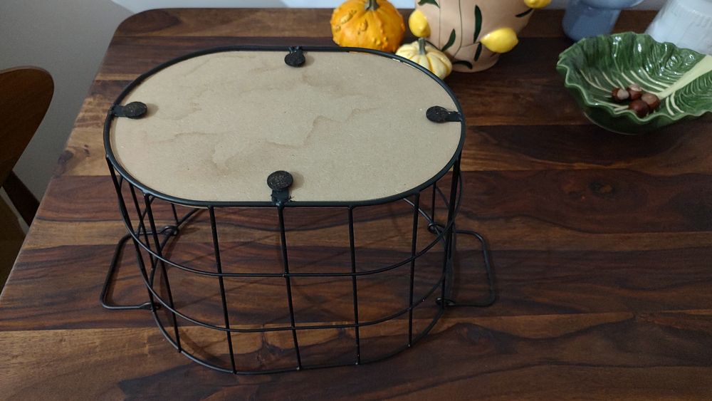 Metalowy kosz na owoce lub pieczywo