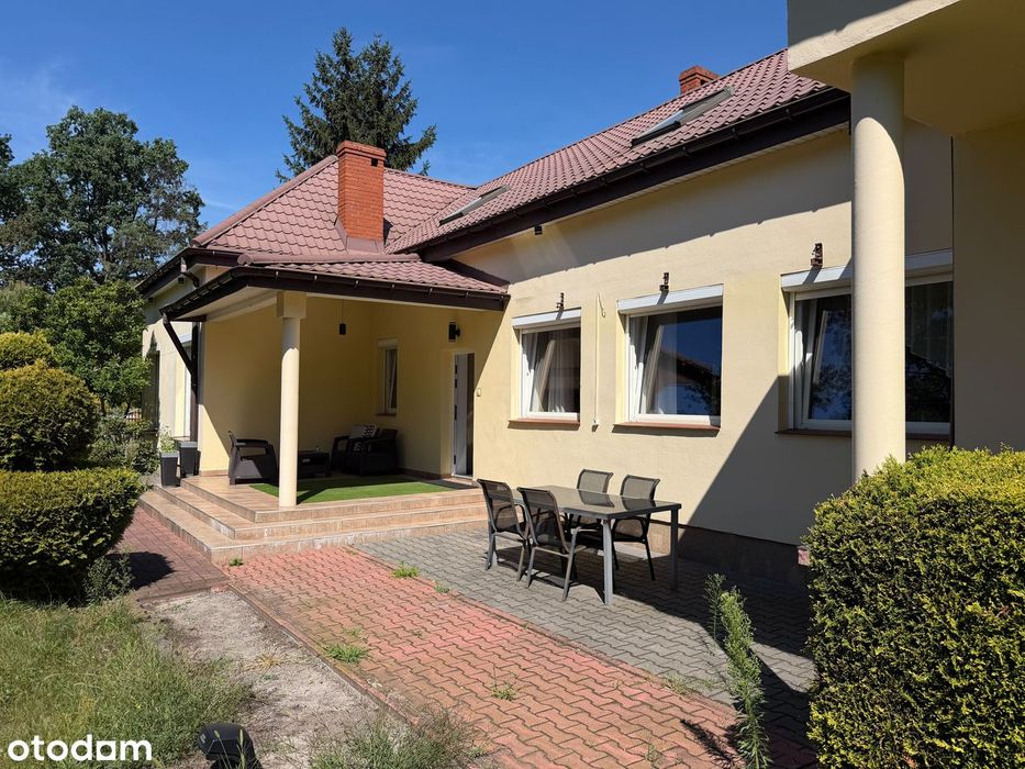Wolnostojący dom z garażem w spokojnej okolicy z dużą działką 1430m2