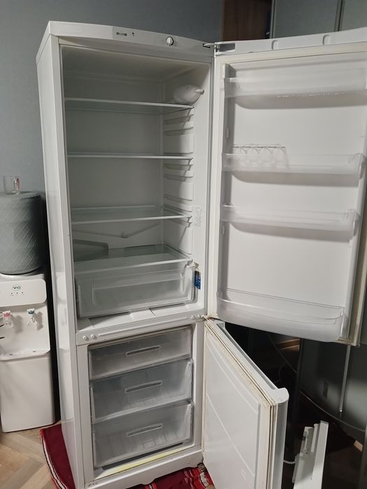 Холодильник Indesit