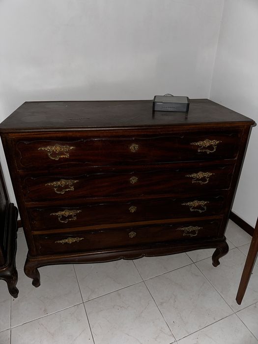 Cómoda estilo antigo