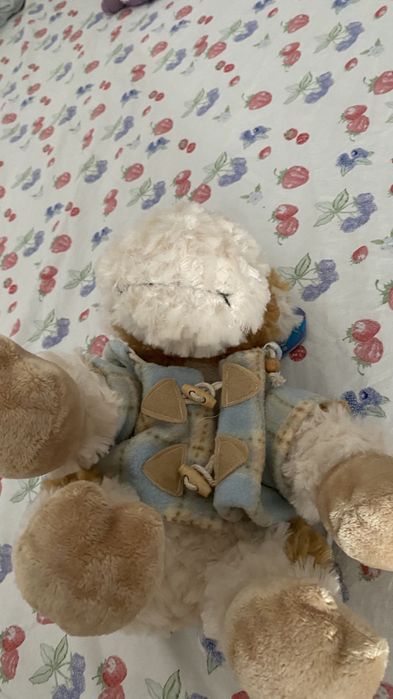 Peluche de vaquinha com casaco com capuz