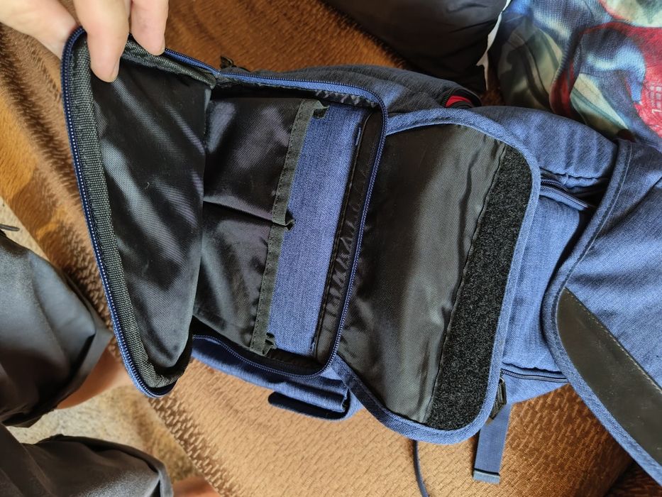 Mochila, máquina fotográfica