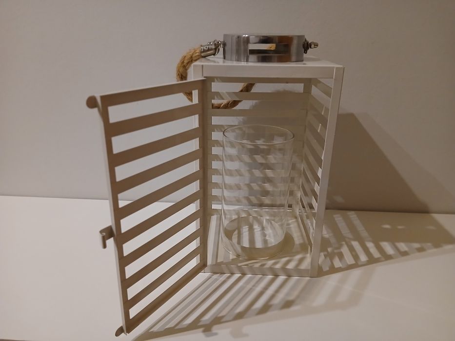 Lanterna metálica branca