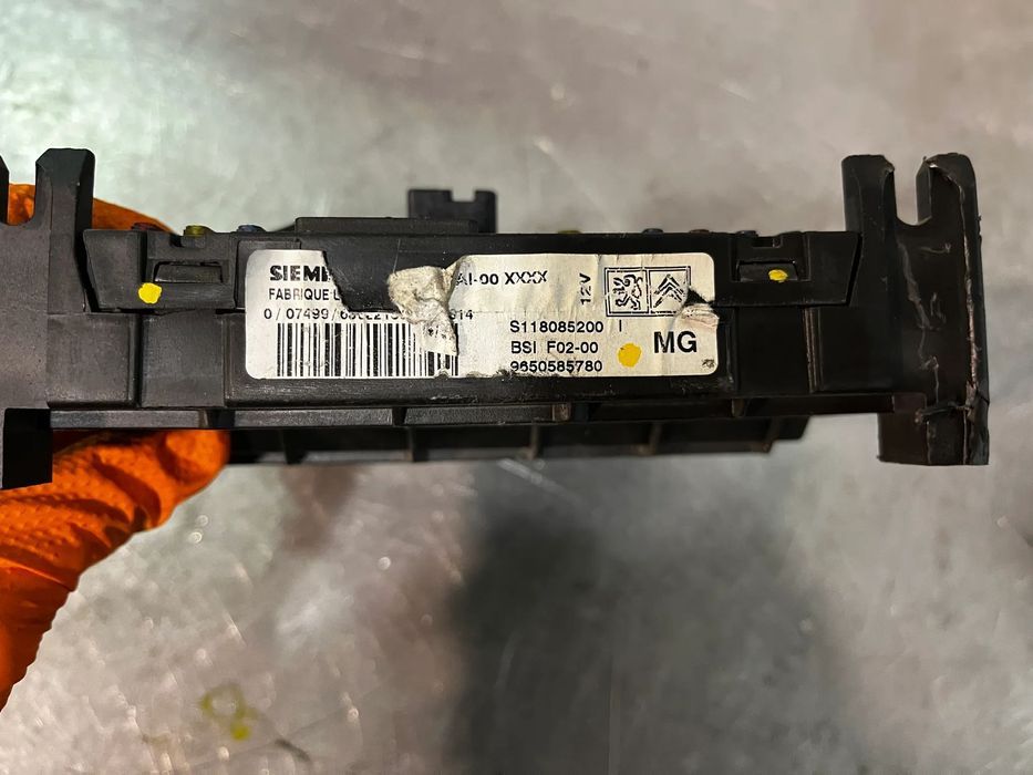 Modulo Bsi / Caixa fusiveis Citroen C3 S118085200 9650585780