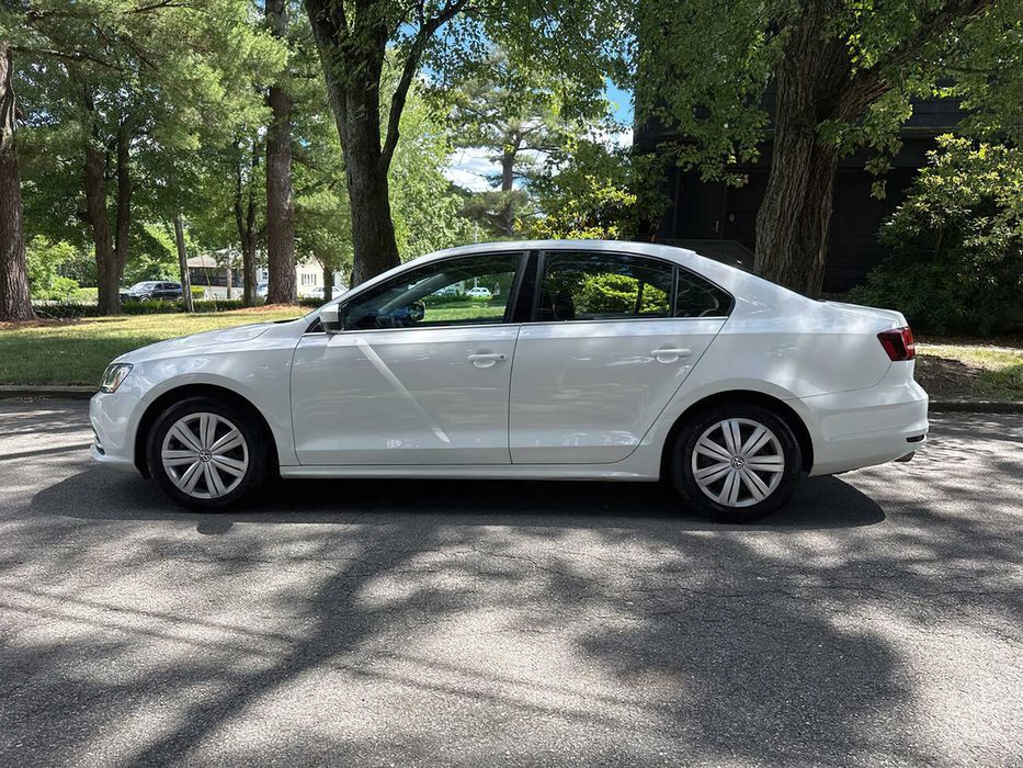 Volkswagen Jetta      2018