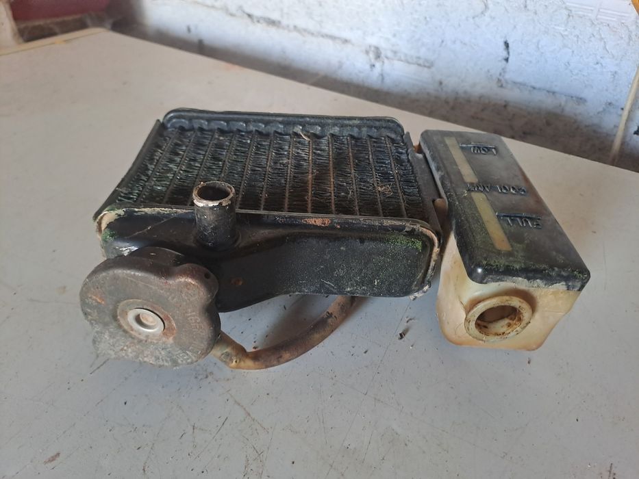Radiador oriunda de uma Yamaha RZ50