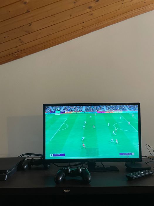 PS4 SLIM 1TB bem estimadaa