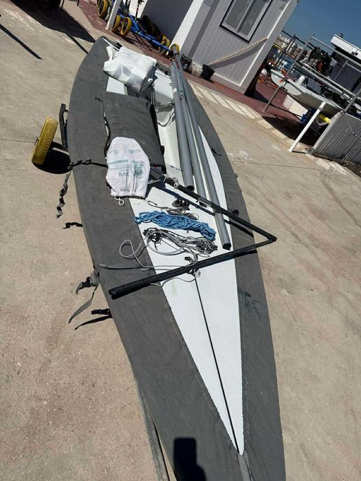 Lódka klasy laser (ilca)