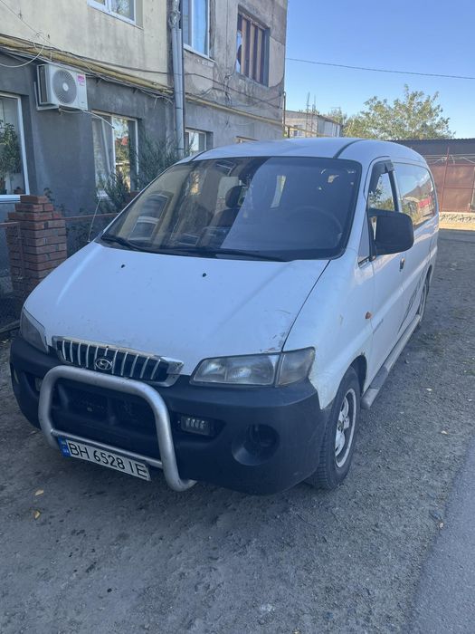 автомобіль "hyundai h200"