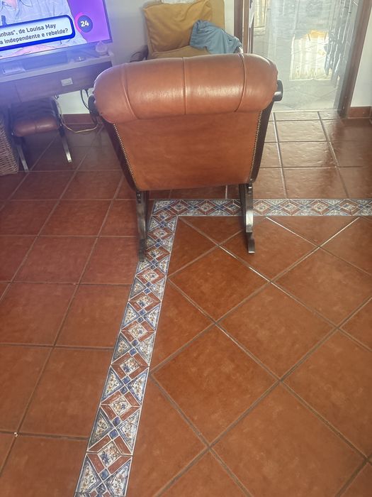 Cadeirão em pele