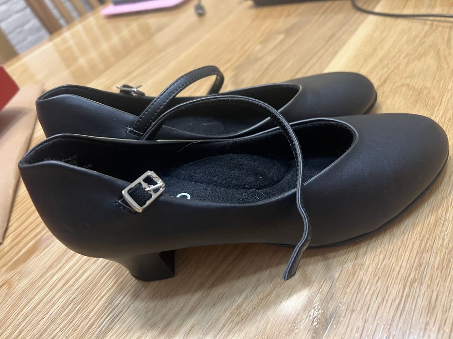 Capezio Spotlight 550, kolor czarny (BLK), rozmiar US 6.5M.
