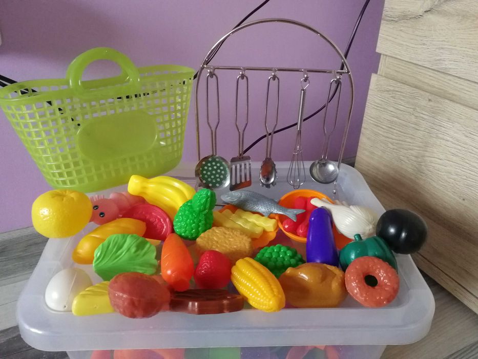 Koszyk na zakupy z owocami i warzywami + dodatki