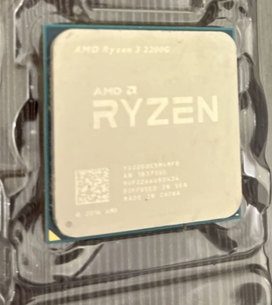 Процессор AMD Ryzen 3 2200g з кулером