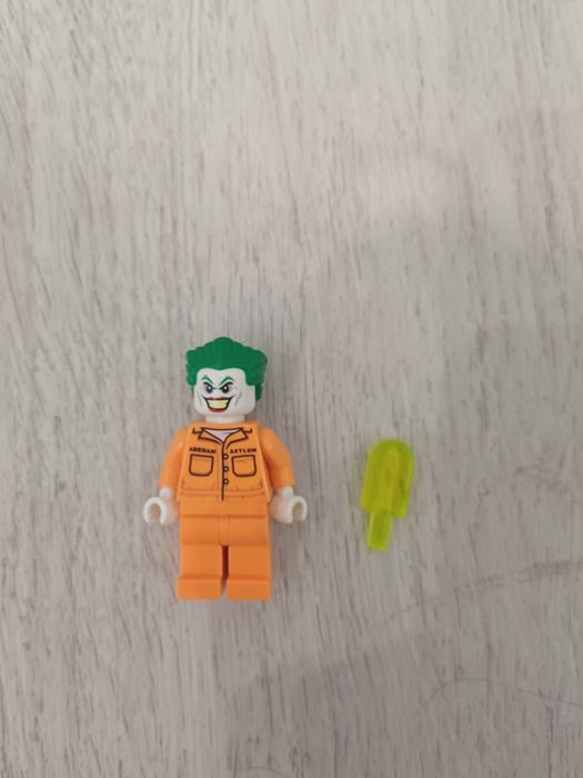 Figurka Lego Batman Joker (strój więzienny)