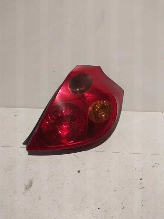 Kia ceed tylna lampa tył prawa prawy HB hatchback