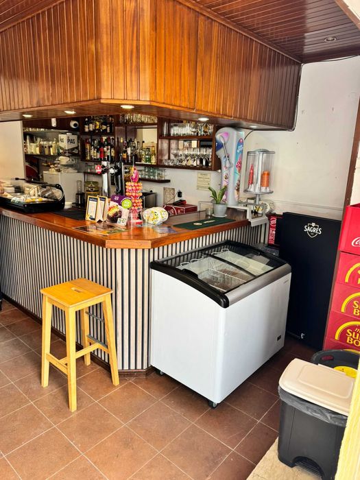 Café-Bar para Arrendamento em Sesimbra – 100m da Praia