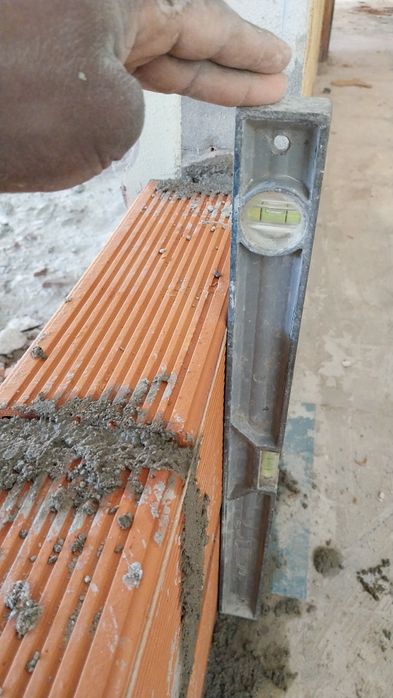Fazemos piso ( Betomilha) chão bruto, chão liso,  Cerâmica,  e Flutuan