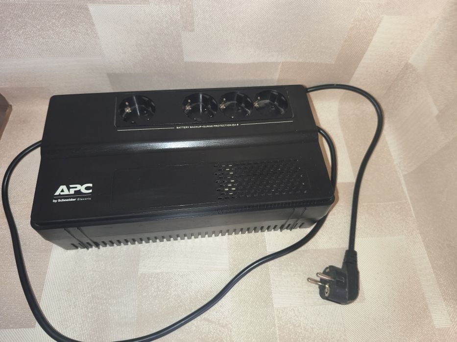 Пристрій безперебійного живлення APC BV1000I-GR у відмінному стані.