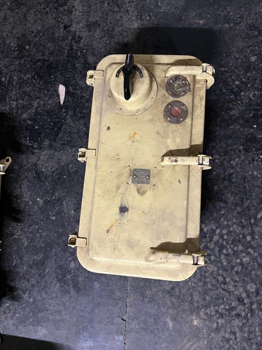 Электрический щит основного и резервного питания.