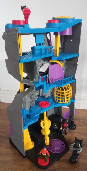 Jaskinia Batmana Fisher Price-ruchoma, idealna dla młodszych dzieci v1