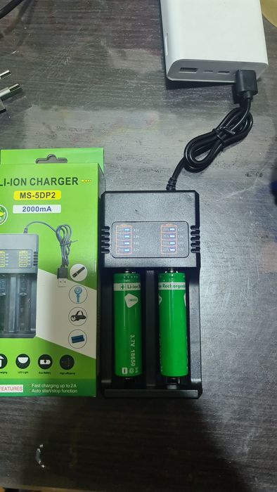 Зарядное для аккумуляторов 18650 на два акб с индикацией