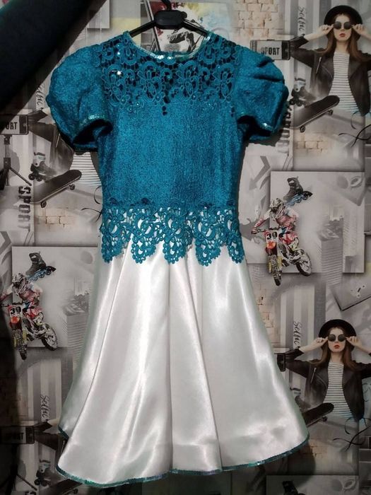 Продам платье на девочку 12-14 лет