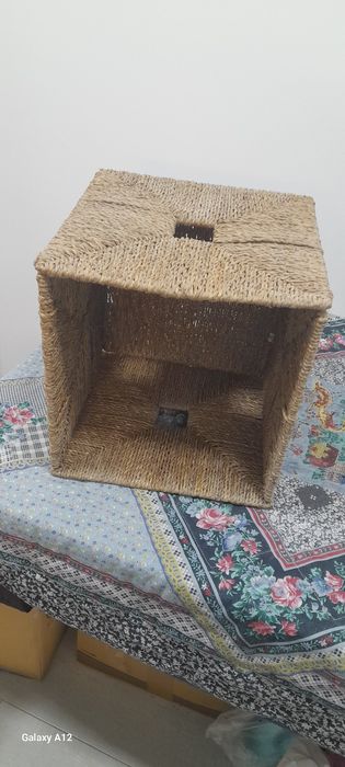 Puff com arrumação  e mesa ou assento  ambos de verga