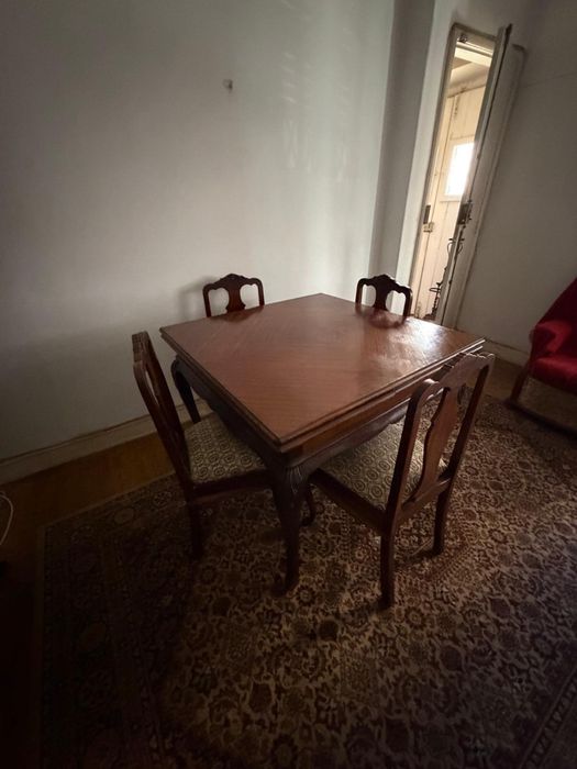 Mesa de jantar com cadeiras