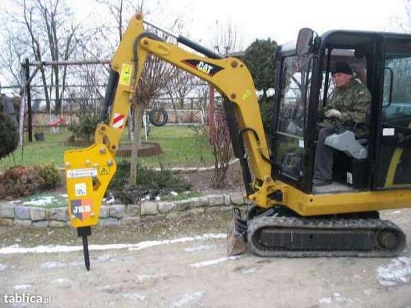 Minikoparka Wrocław koparka z młotem wyburzenia kucie betonu usługi