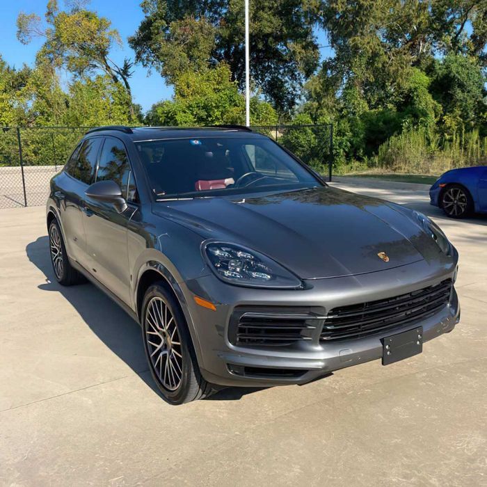Porsche Cayenne      2022