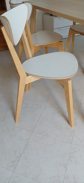 Mesa e cadeiras IKEA em excelente estado