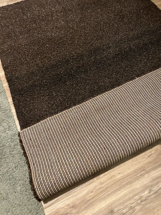 Tapete castanho usado