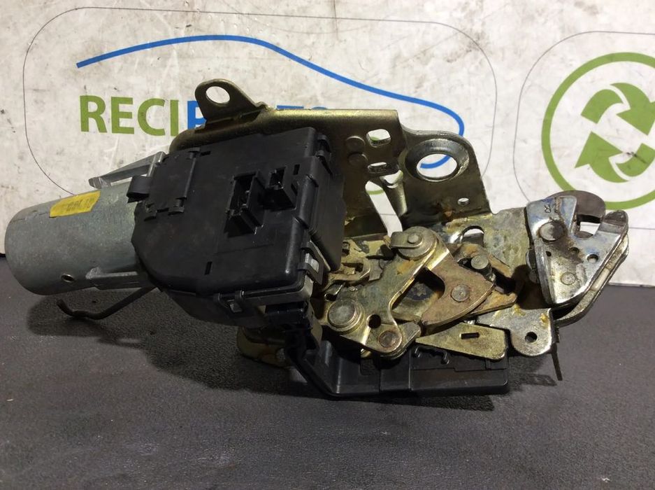 Fecho da Mala Mercedes E 320 CDi 197cv W210 ano 1996 a 2003  A21074005