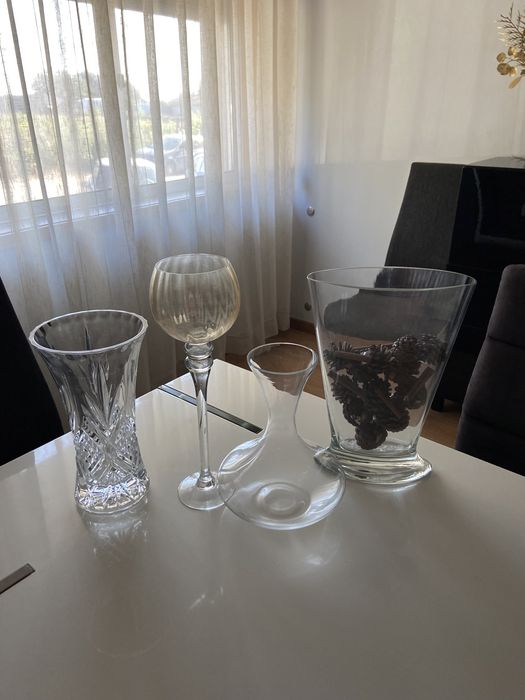 Conjuntos variados de cristal e vidro