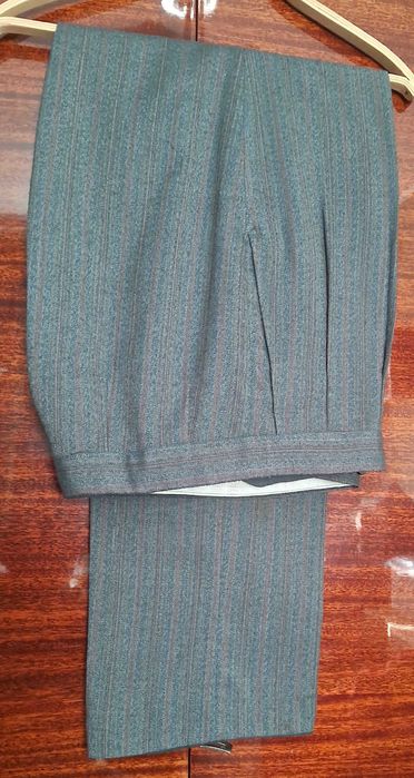 Женские свитера, трикотажные  кофты  и шерстяные брюки