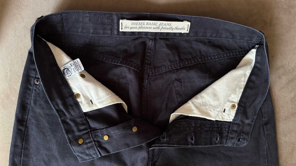 Męskie spodnie jeansowe Diesel, model Cheyenne, r. W31/L36-igła