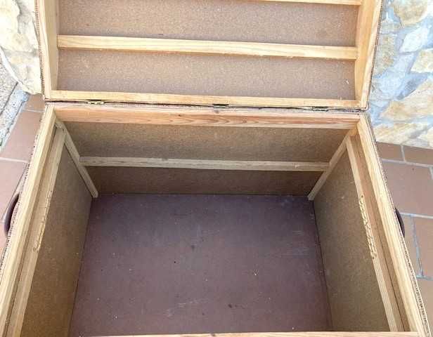 Caixa Baú, em madeira.