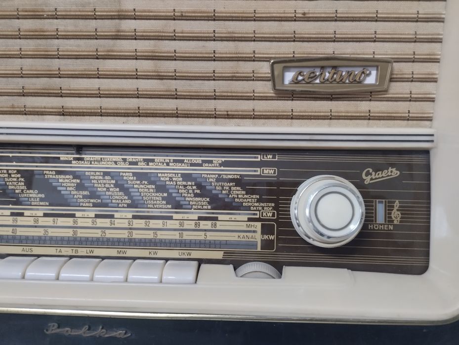 Rádio antigo a funcionar perfeitamente