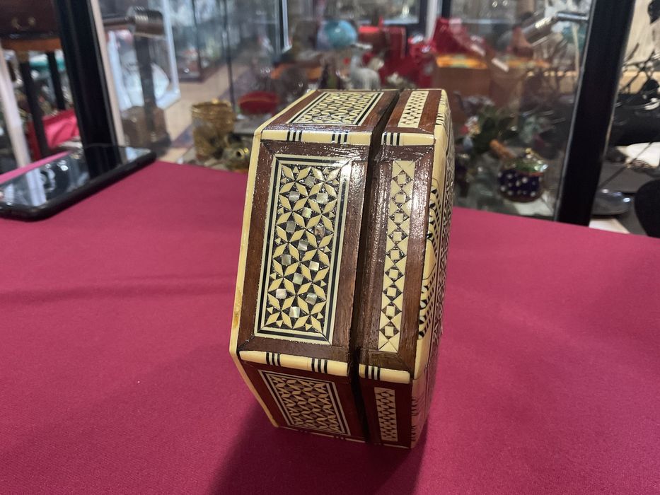 Caixa octagonal trabalho de madre pérola 12x06cm.anuncios abaixo
