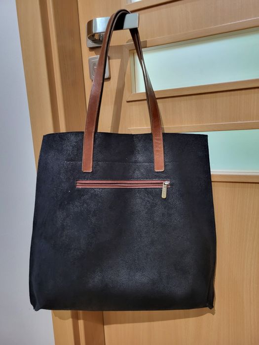 torebka czarna skórzana a4