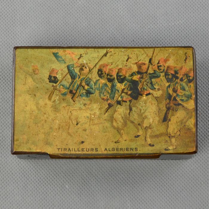 Caixa de Rapé em Papier Marchê com figuras