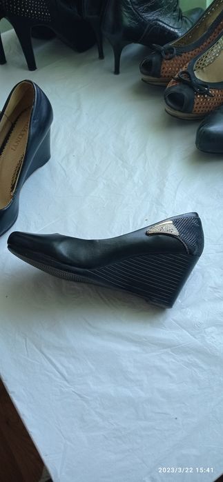 Туфлі дві пари жіночі 36 розмір