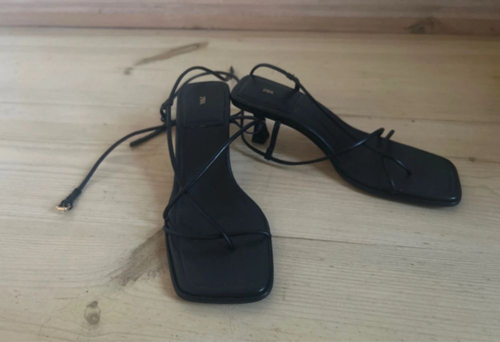 Sandały na niskim obcasie japonki kaczuszka Zara 38 czarne